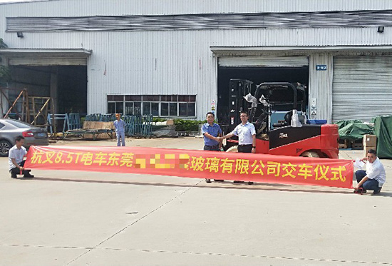 叉車搬運玻璃？要輕拿輕放！